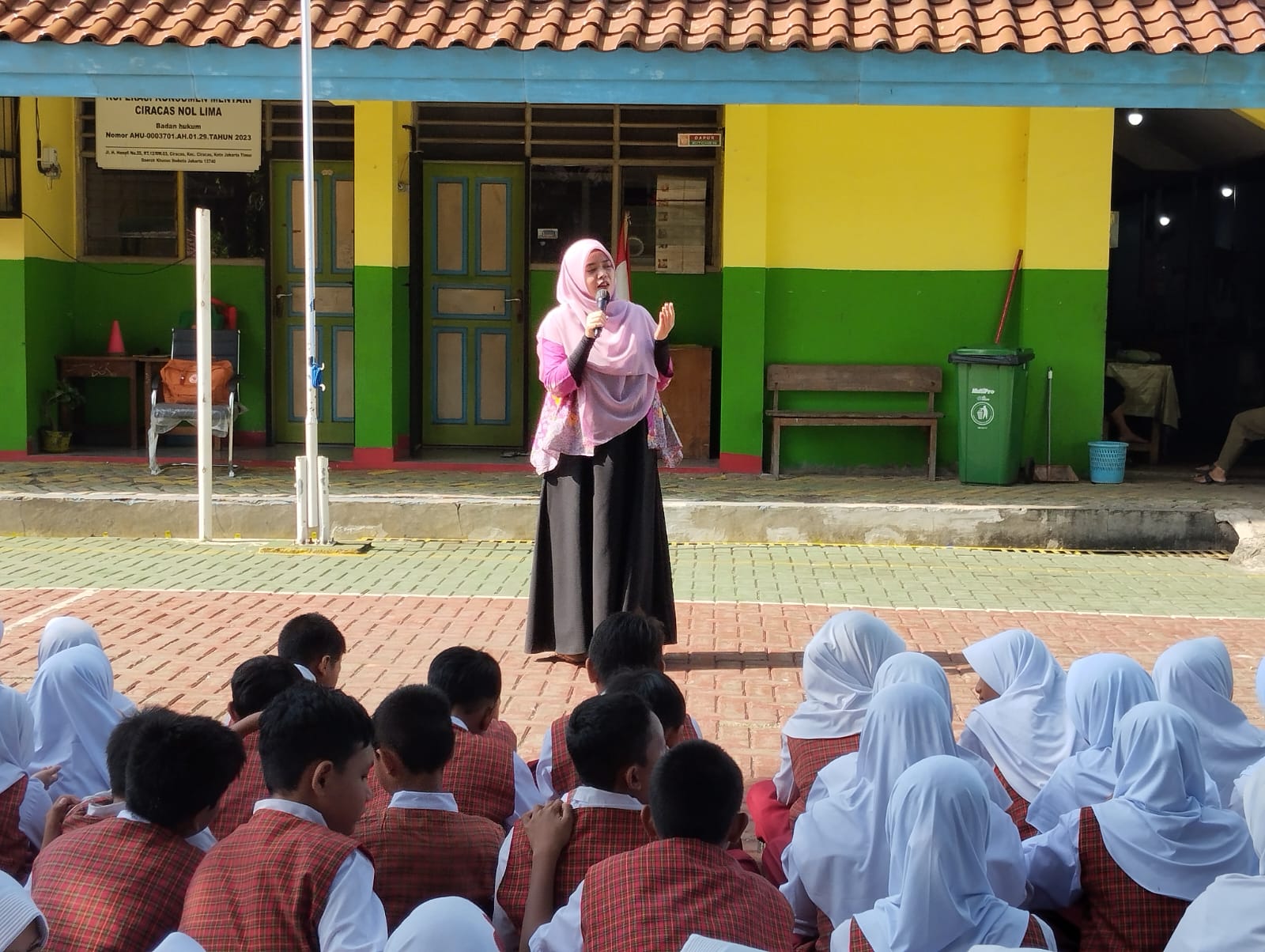 Wisata LiterAsyik Ke SDN Ciracas 05